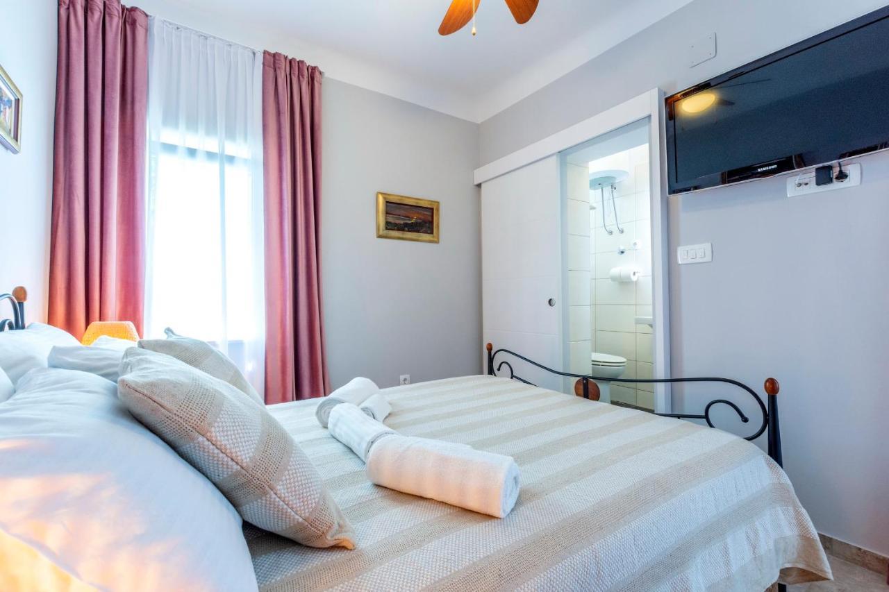 The Three Flowers Pool House Trogir Eksteriør bilde