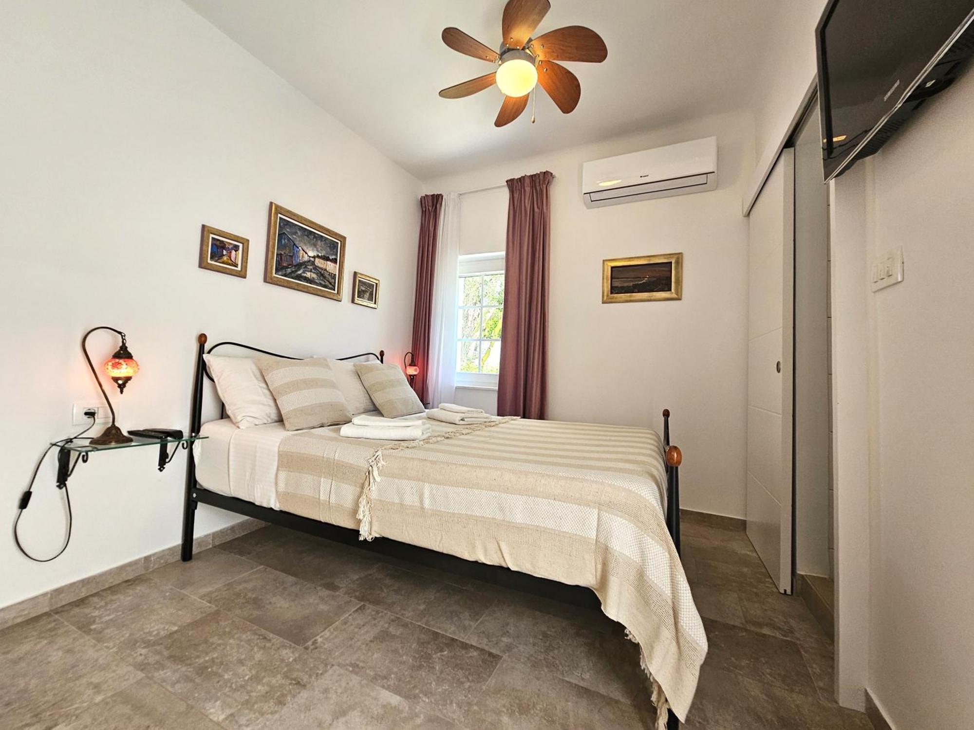 The Three Flowers Pool House Trogir Eksteriør bilde