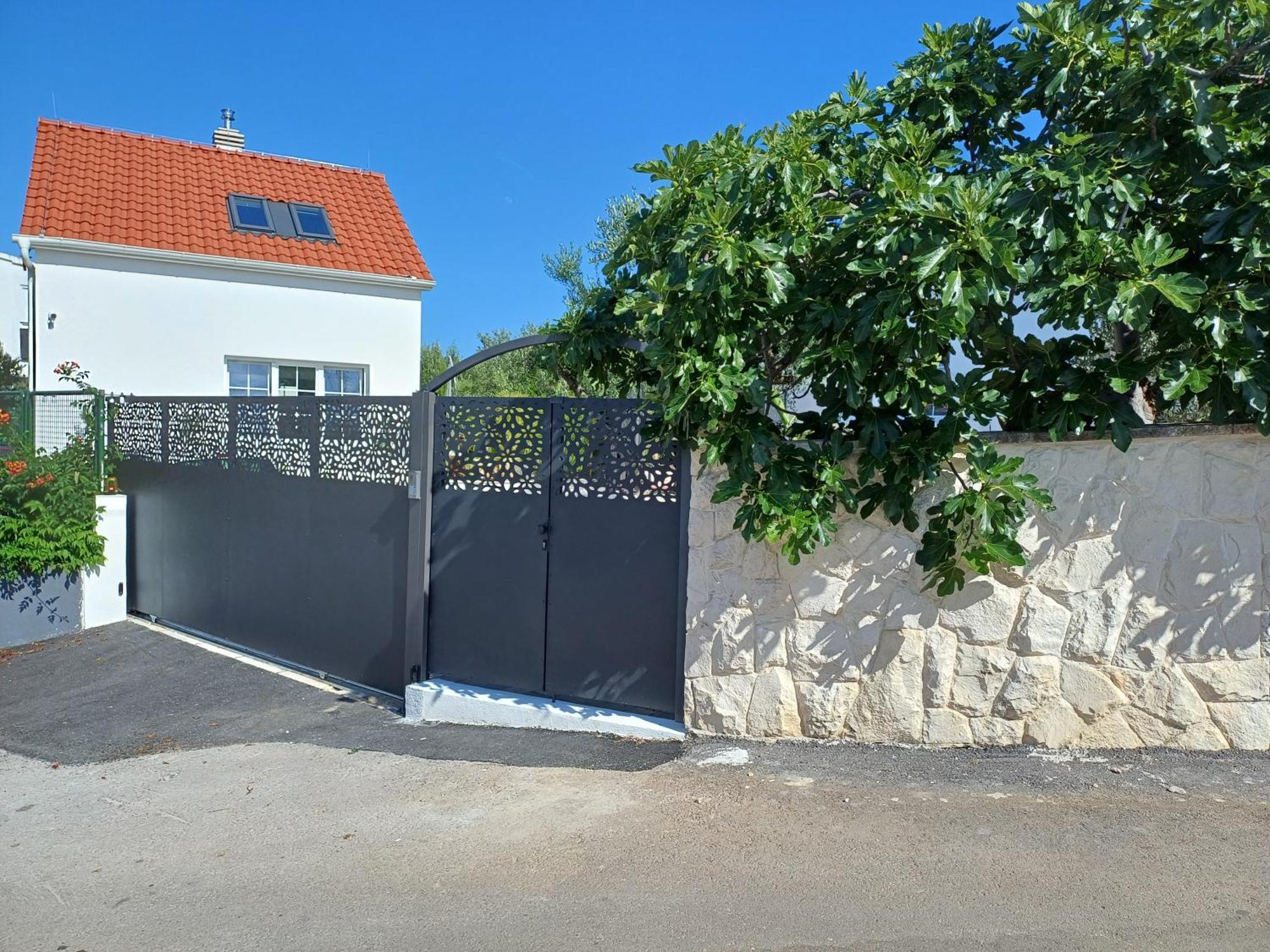 The Three Flowers Pool House Trogir Eksteriør bilde