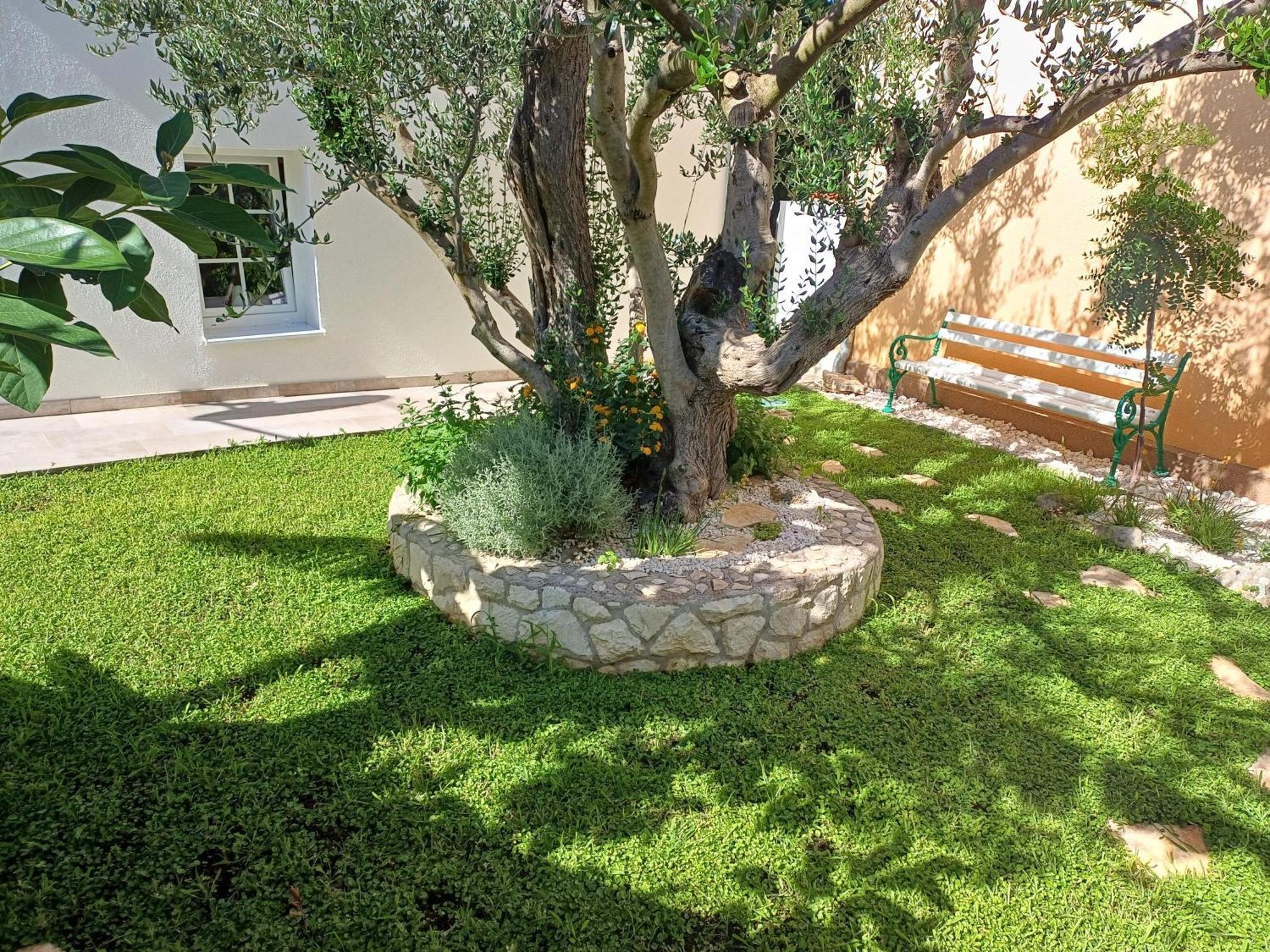 The Three Flowers Pool House Trogir Eksteriør bilde