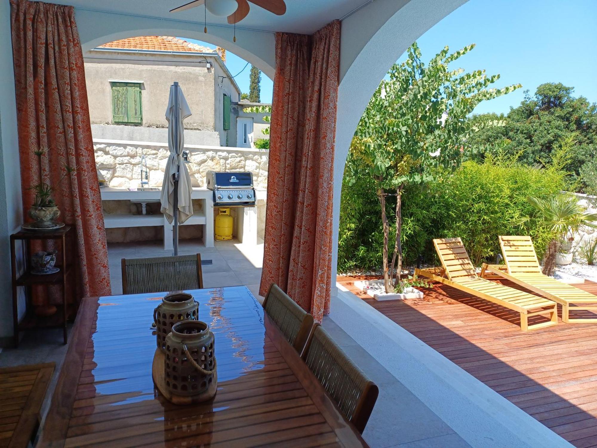 The Three Flowers Pool House Trogir Eksteriør bilde